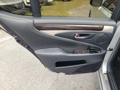2015 Lexus LS - Photo 28