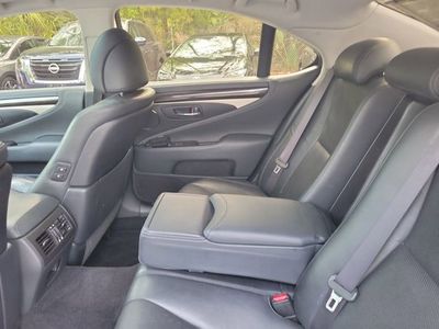 2015 Lexus LS - Photo 27