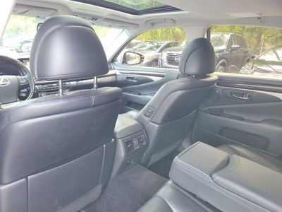 2015 Lexus LS - Photo 26