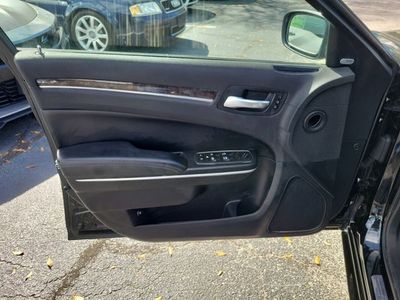 2019 Chrysler 300 - Photo 8