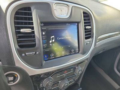 2019 Chrysler 300 - Photo 18