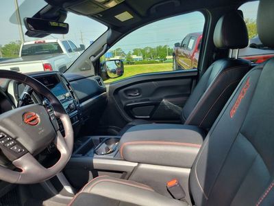 2024 Nissan Titan - Photo 11