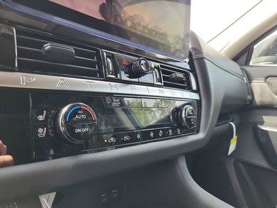 2026 Nissan Pathfinder — photo 16 view