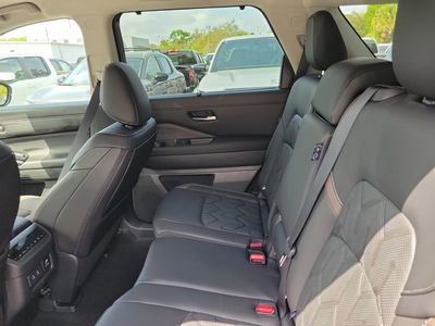 2026 Nissan Pathfinder — photo 24 view