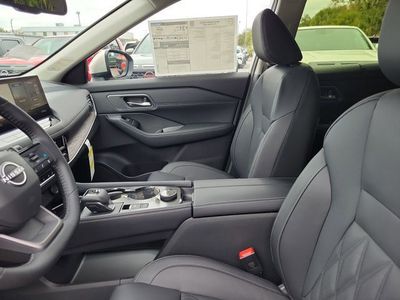 2026 Nissan Rogue — photo 8 view