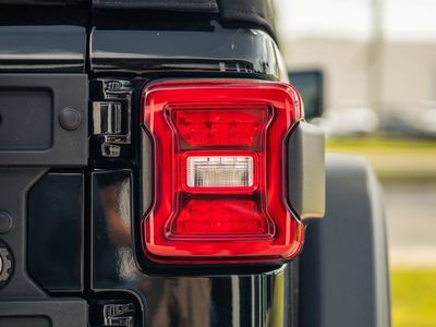 2022 Jeep Wrangler - Photo 12