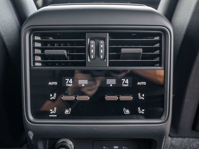 2024 Porsche Cayenne Coupe - Photo 46