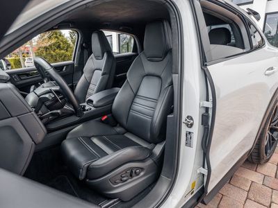 2024 Porsche Cayenne Coupe - Photo 20
