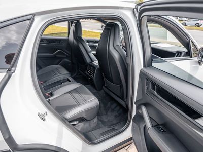2024 Porsche Cayenne Coupe - Photo 42