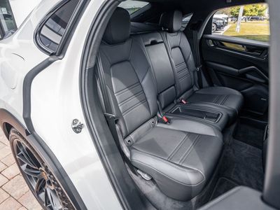 2024 Porsche Cayenne Coupe - Photo 41