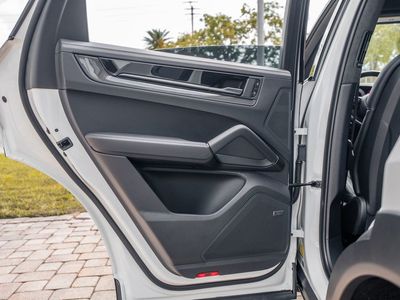 2024 Porsche Cayenne Coupe - Photo 37