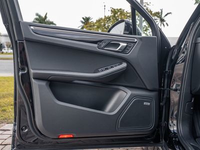 2022 Porsche Macan - Photo 17