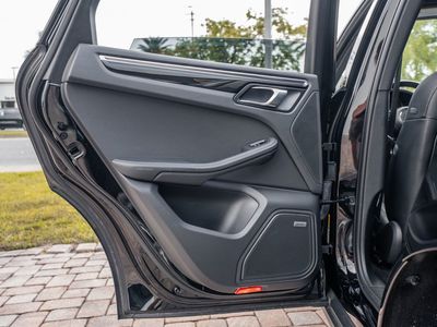 2022 Porsche Macan - Photo 34
