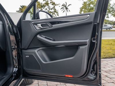 2022 Porsche Macan - Photo 31