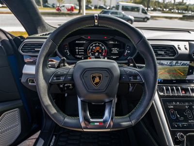 2022 Lamborghini Urus - Photo 21