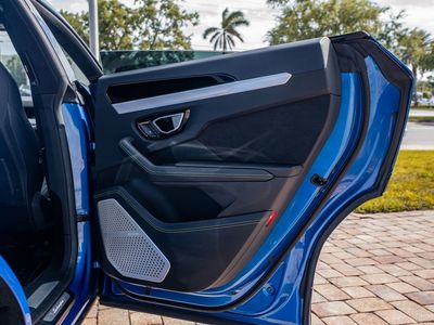 2022 Lamborghini Urus - Photo 36