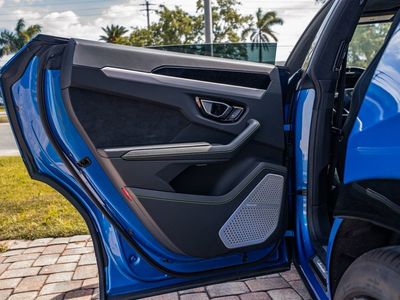 2022 Lamborghini Urus - Photo 33