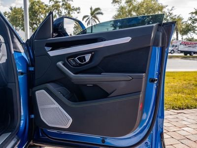 2022 Lamborghini Urus - Photo 30