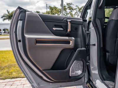 2025 GMC Hummer EV Pickup - Photo 36
