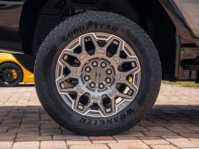 2025 GMC Hummer EV Pickup - Photo 13