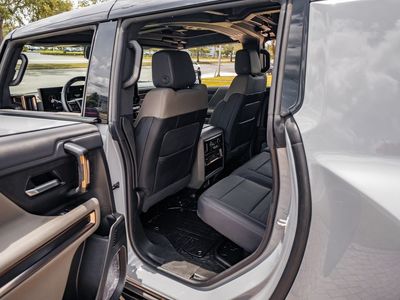 2025 GMC Hummer EV Pickup - Photo 38