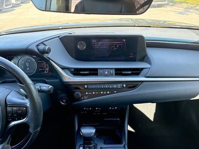2020 Lexus ES - Photo 19
