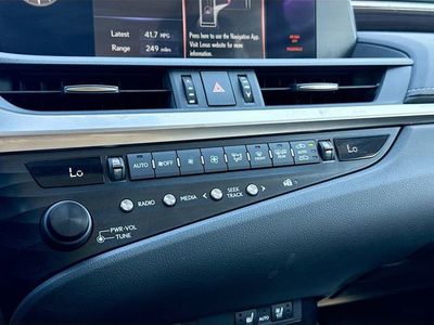 2020 Lexus ES - Photo 32