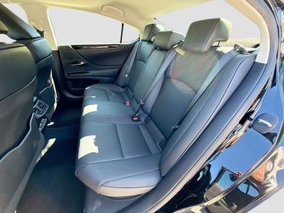 2020 Lexus ES - Photo 20