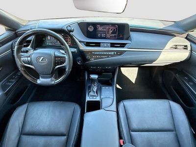 2020 Lexus ES - Photo 16