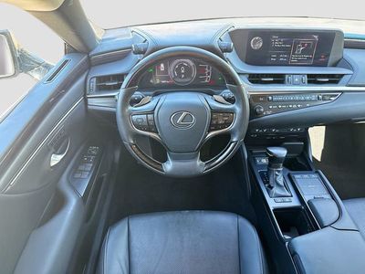 2020 Lexus ES - Photo 17