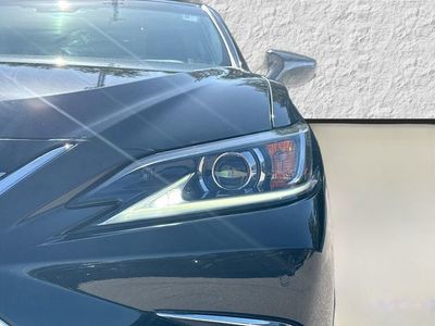 2020 Lexus ES - Photo 9