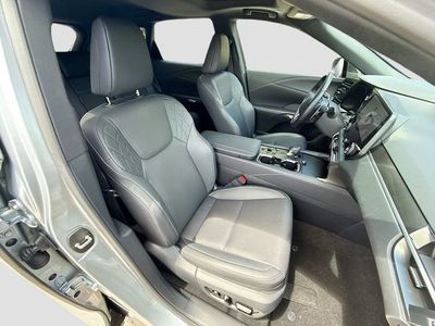 2025 Lexus RX - Photo 16