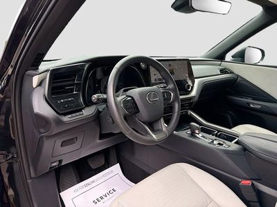 2025 Lexus TX - Photo 28