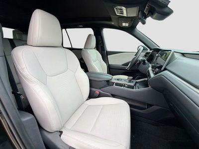 2025 Lexus TX - Photo 16