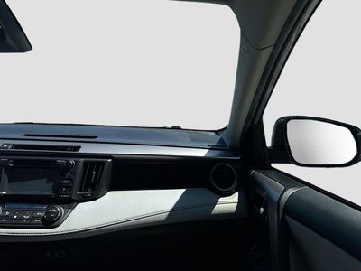 2018 Toyota RAV4 - Photo 18