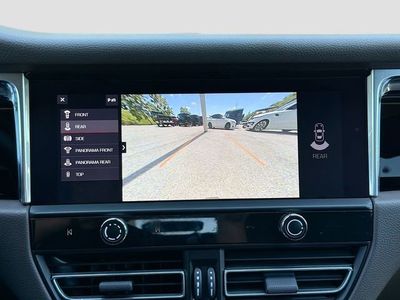 2026 Porsche Macan - Photo 33