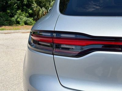 2026 Porsche Macan - Photo 10