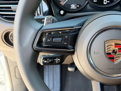 2026 Porsche Macan - Photo 37