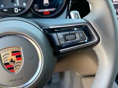 2026 Porsche Macan - Photo 38