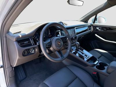 2026 Porsche Macan - Photo 26