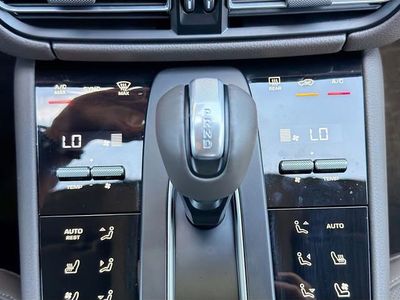 2026 Porsche Macan - Photo 34