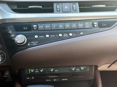 2021 Lexus ES - Photo 34