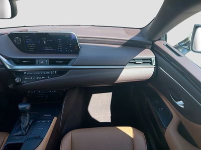 2021 Lexus ES - Photo 18