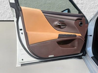 2021 Lexus ES - Photo 21