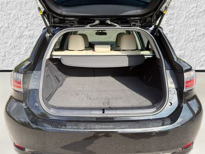 2012 Lexus CT 200h — photo 12 view