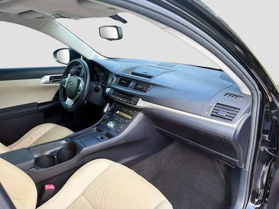 2012 Lexus CT 200h — photo 13 view