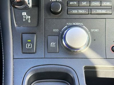 2012 Lexus CT 200h — photo 28 view