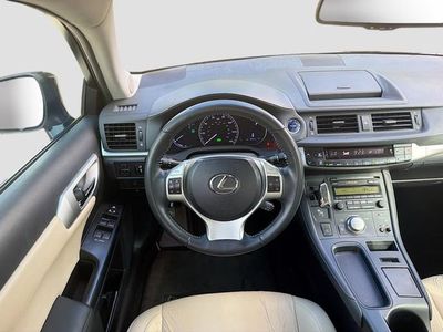 2012 Lexus CT 200h — photo 16 view