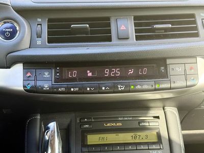 2012 Lexus CT 200h — photo 31 view