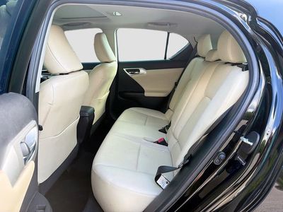 2012 Lexus CT 200h — photo 19 view